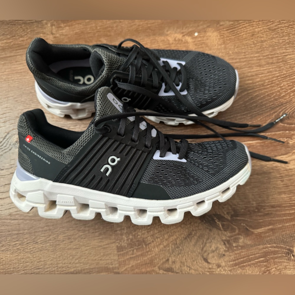 Gently used women’s on cloud cloudswift running shoes